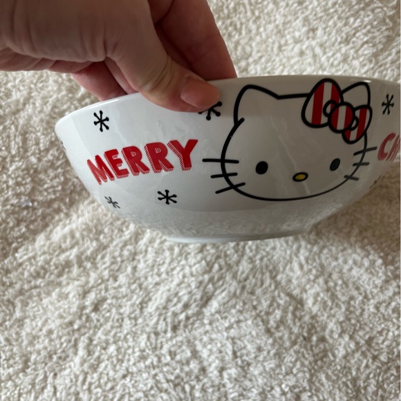 Hello Kitty Christmas Bowl - Picture 2 of 3